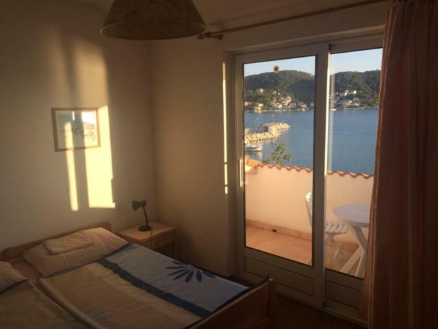 Apartman Supetarska Draga Appartement Buitenkant foto